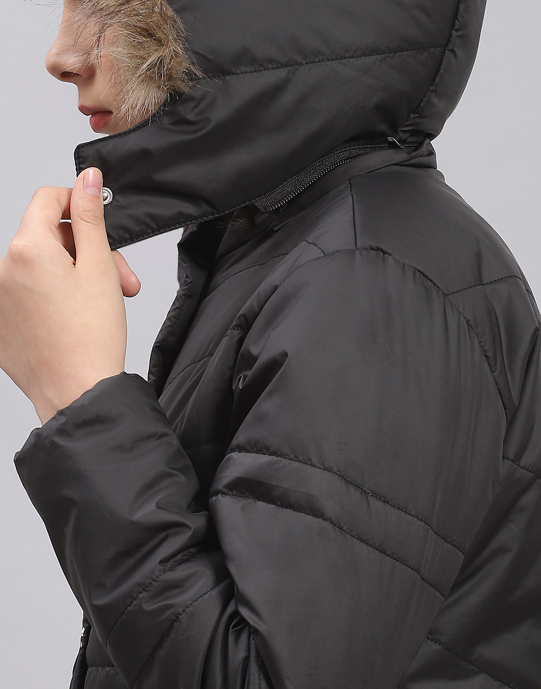 Girls Black Solid Hooded Full Sleeve Girls Jacket